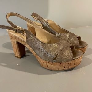 Cordani size 39 dusty gold suede platform sandals